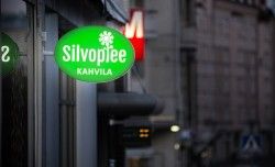 Satu Silvon kasvisravintolan uudet hienot valokyltit Helsingin Kalliossa